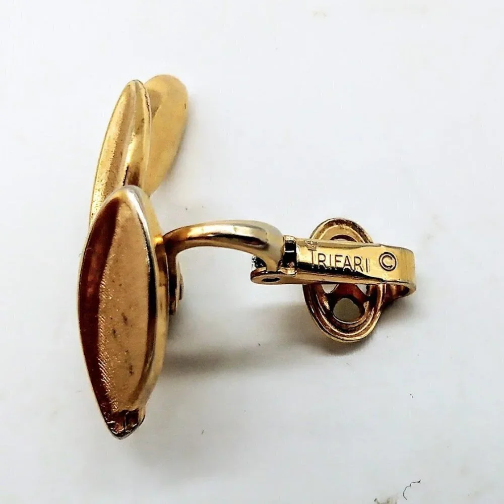 Vintage Trifari Brushed Polished Gold Leaves Clip-On Earrings